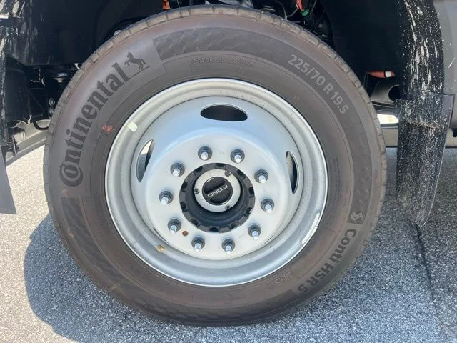 2025 Ford F-550 Super Duty Chassis Cab XL - Photo 26