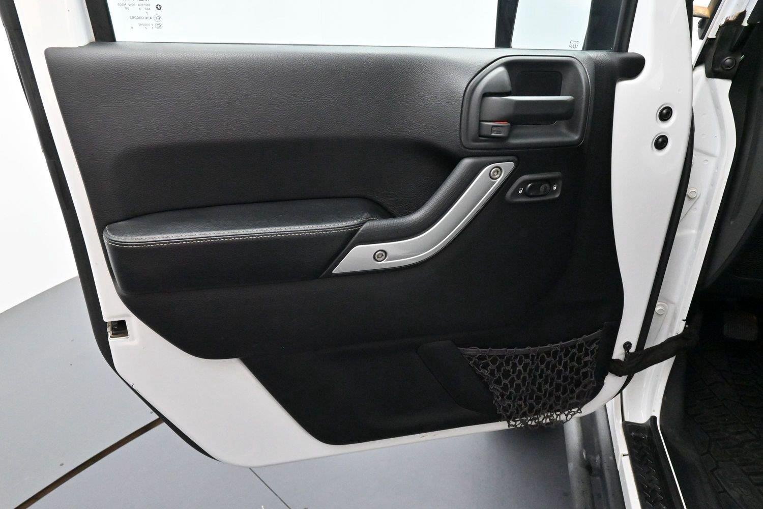Used 2014 Bright White Clearcoat Jeep Rubicon X image 10