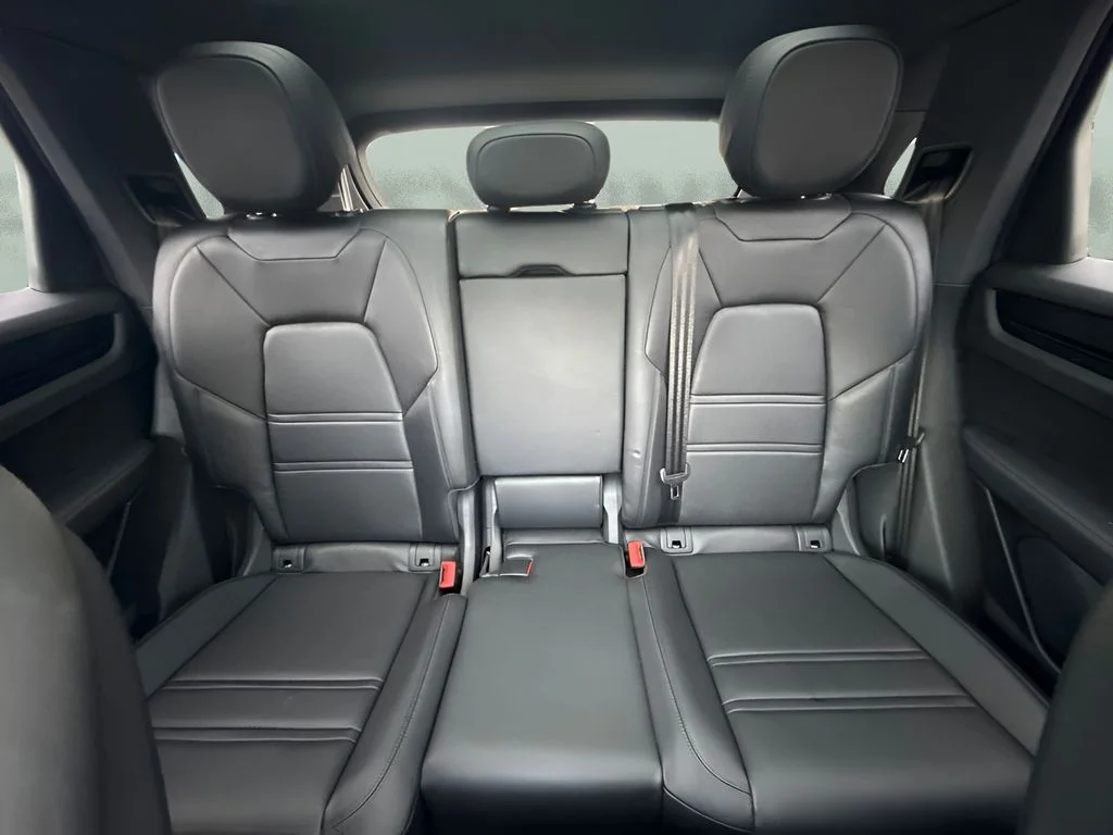 Used 2023  Porsche Base image 7