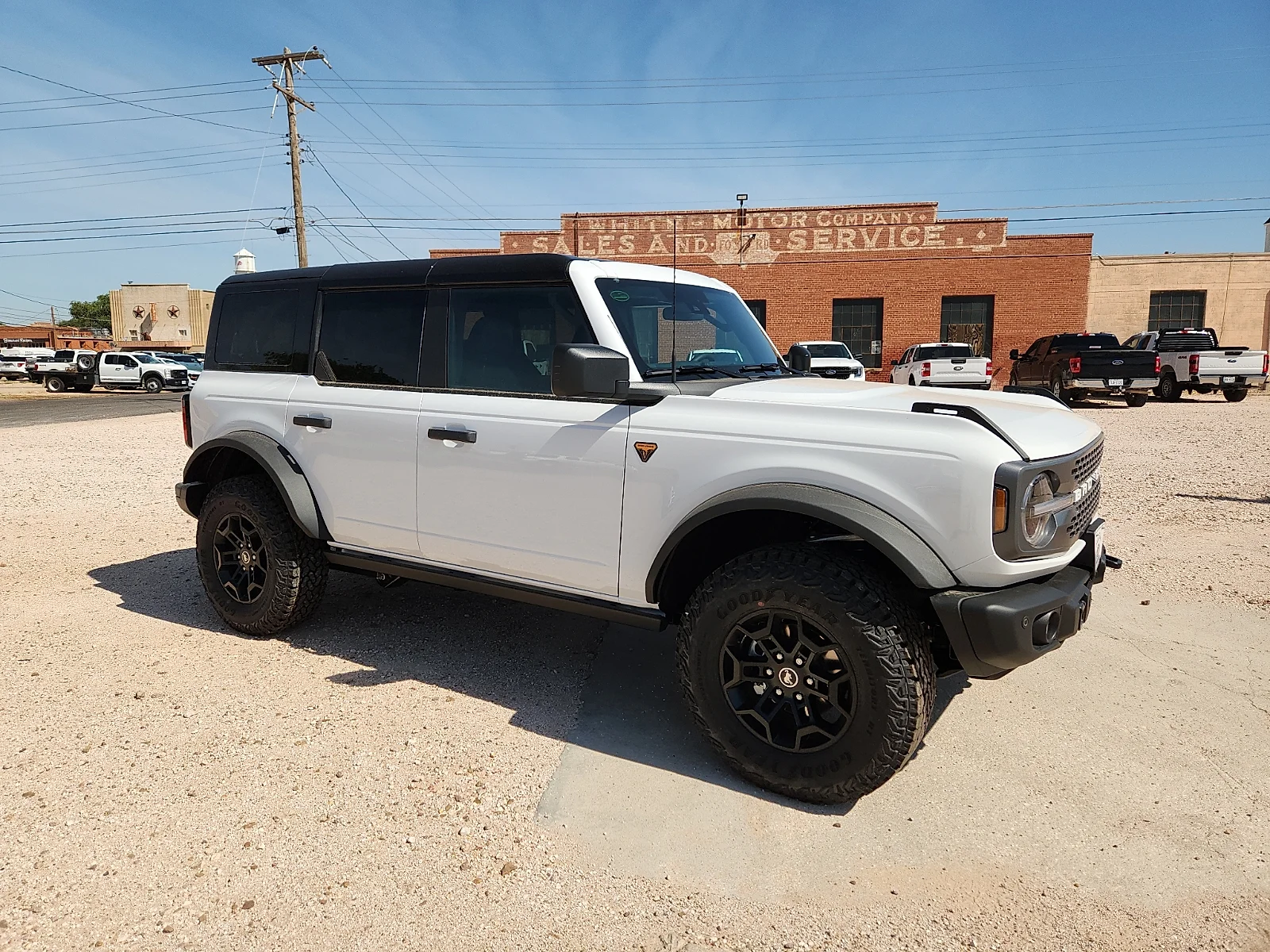 New 2026 Oxford White Ford Badlands image 8
