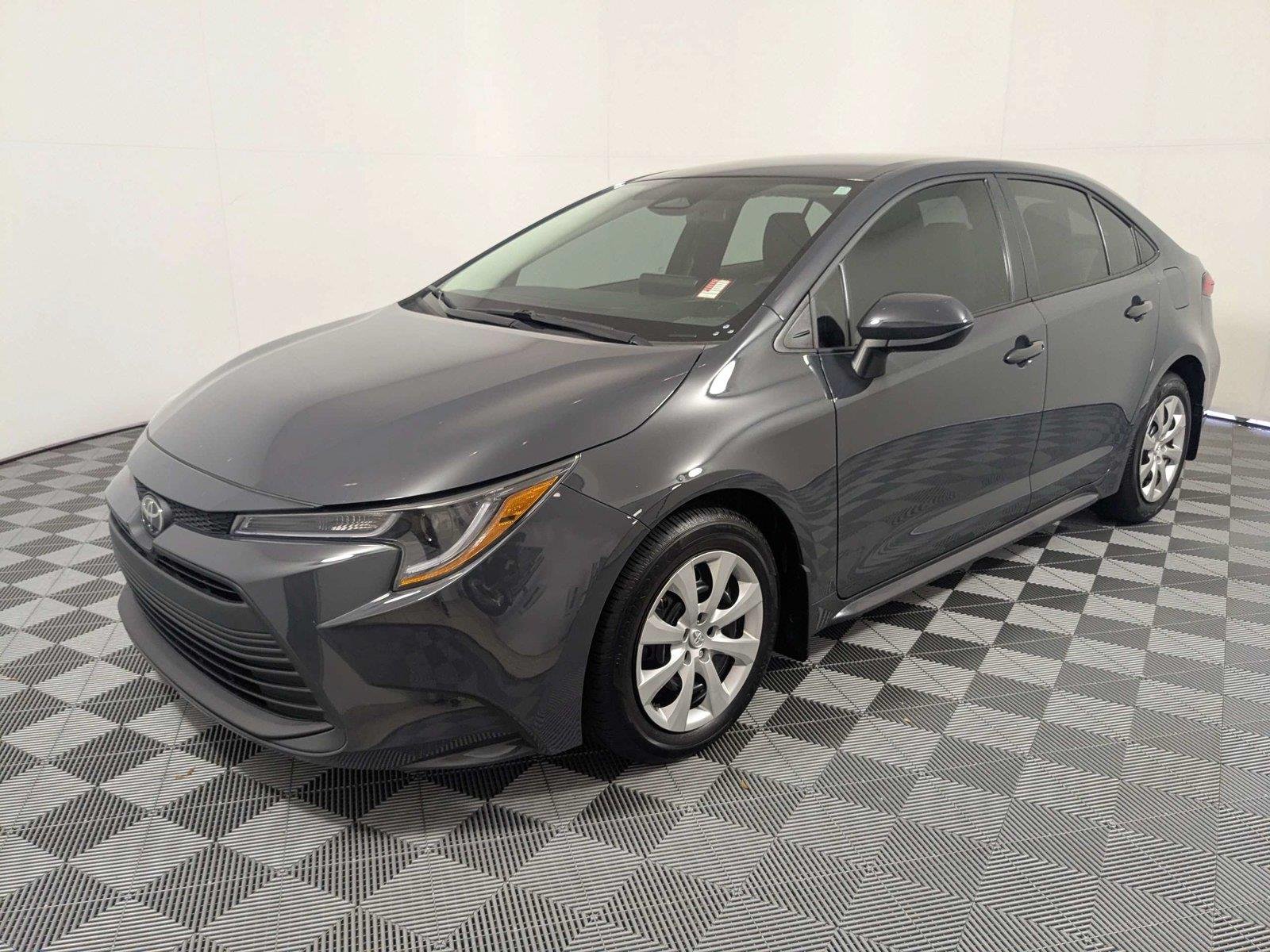 Used 2025 Underground Toyota LE image 2