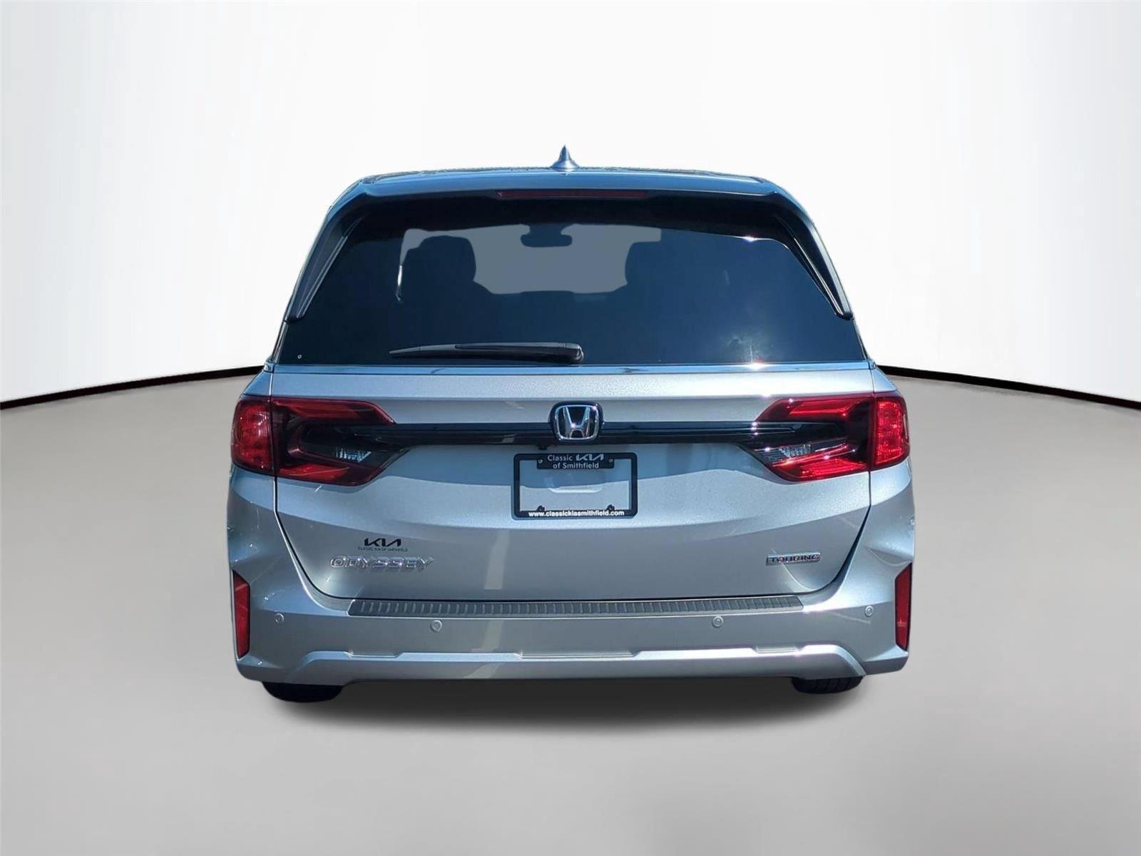 Used 2025 Solar Silver Metallic Honda Touring image 4