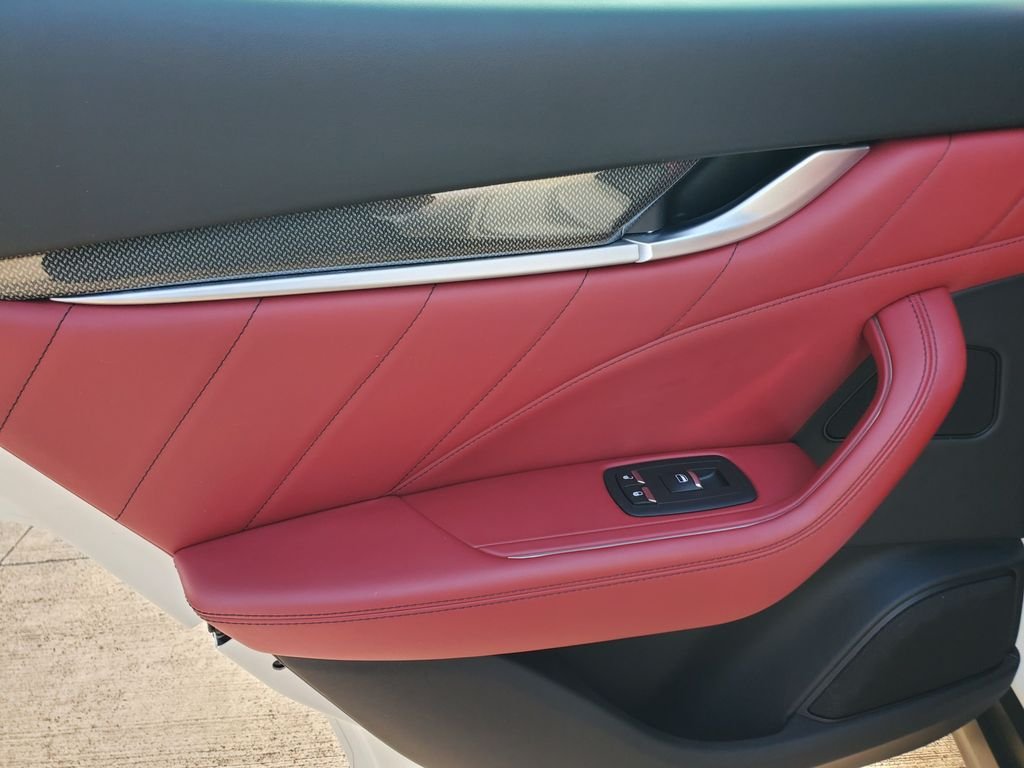 Used 2019 White Maserati Base image 14