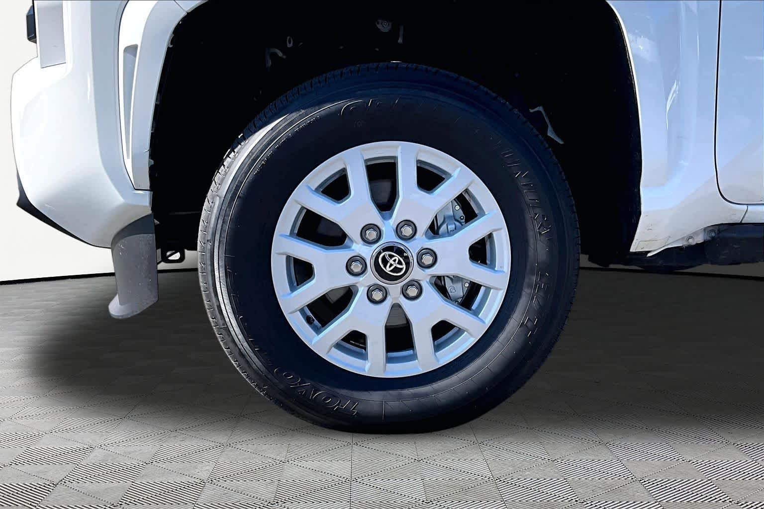 Used 2025 Ice Cap Toyota SR5 image 11