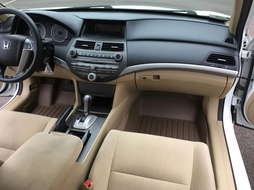Used 2011 White Honda LX-P image 29
