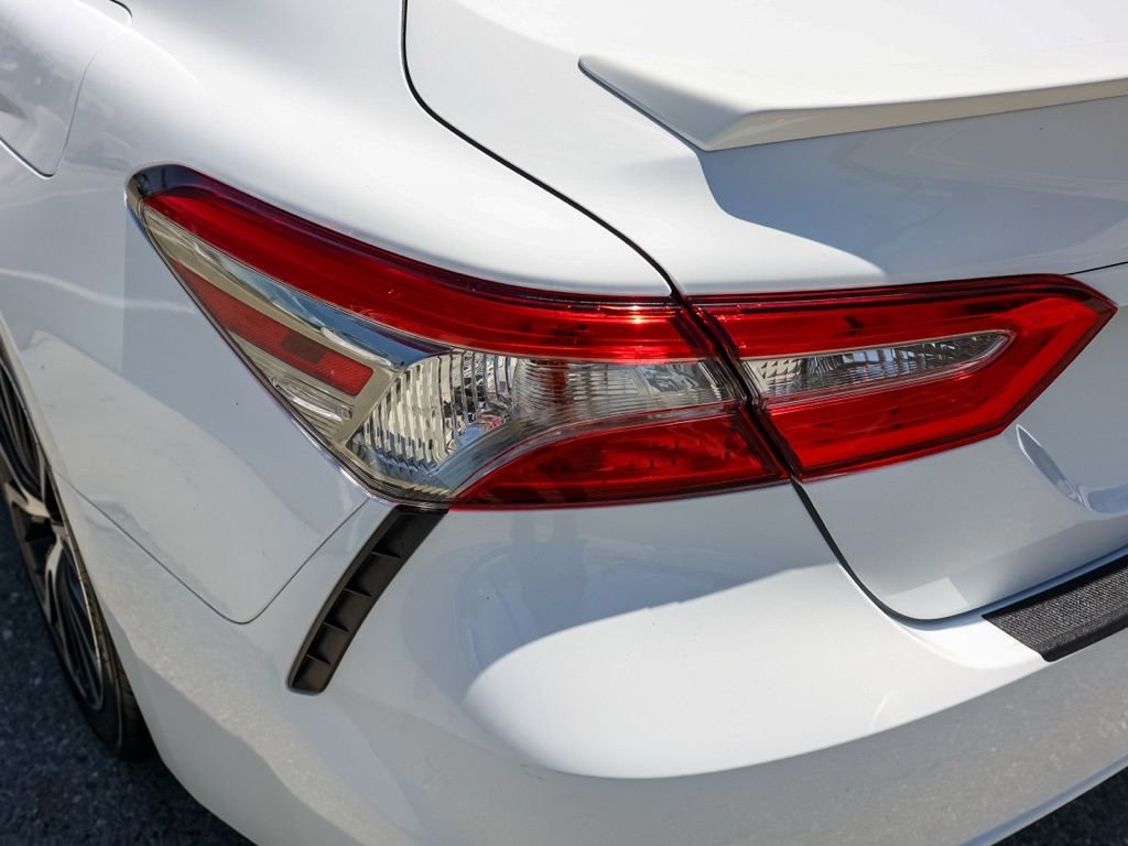 Used 2018 White Toyota SE image 6