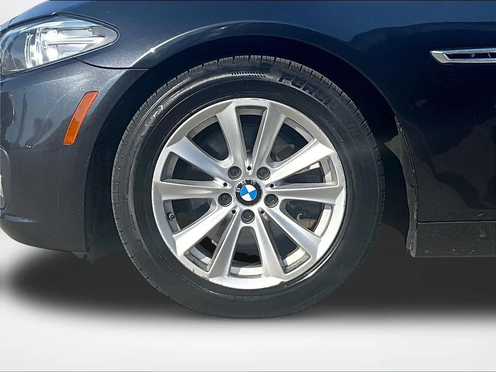 Used 2016 Gray BMW 528i xDrive image 9