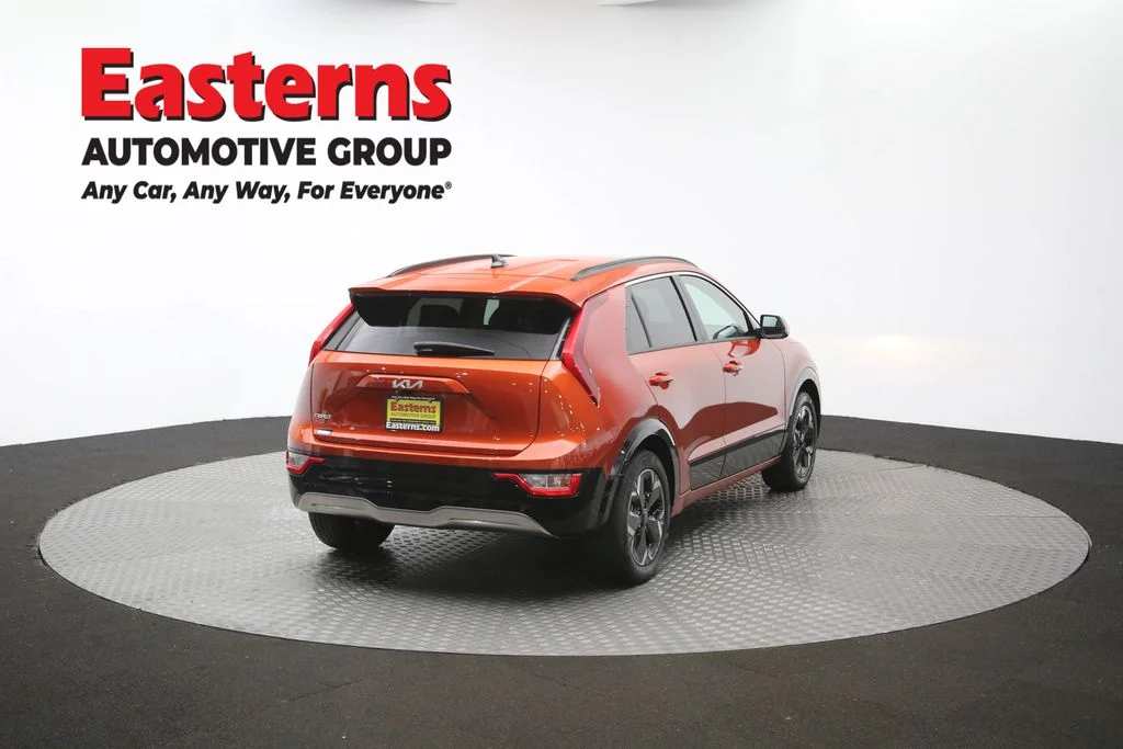 Used 2023 Red Kia Wind image 38