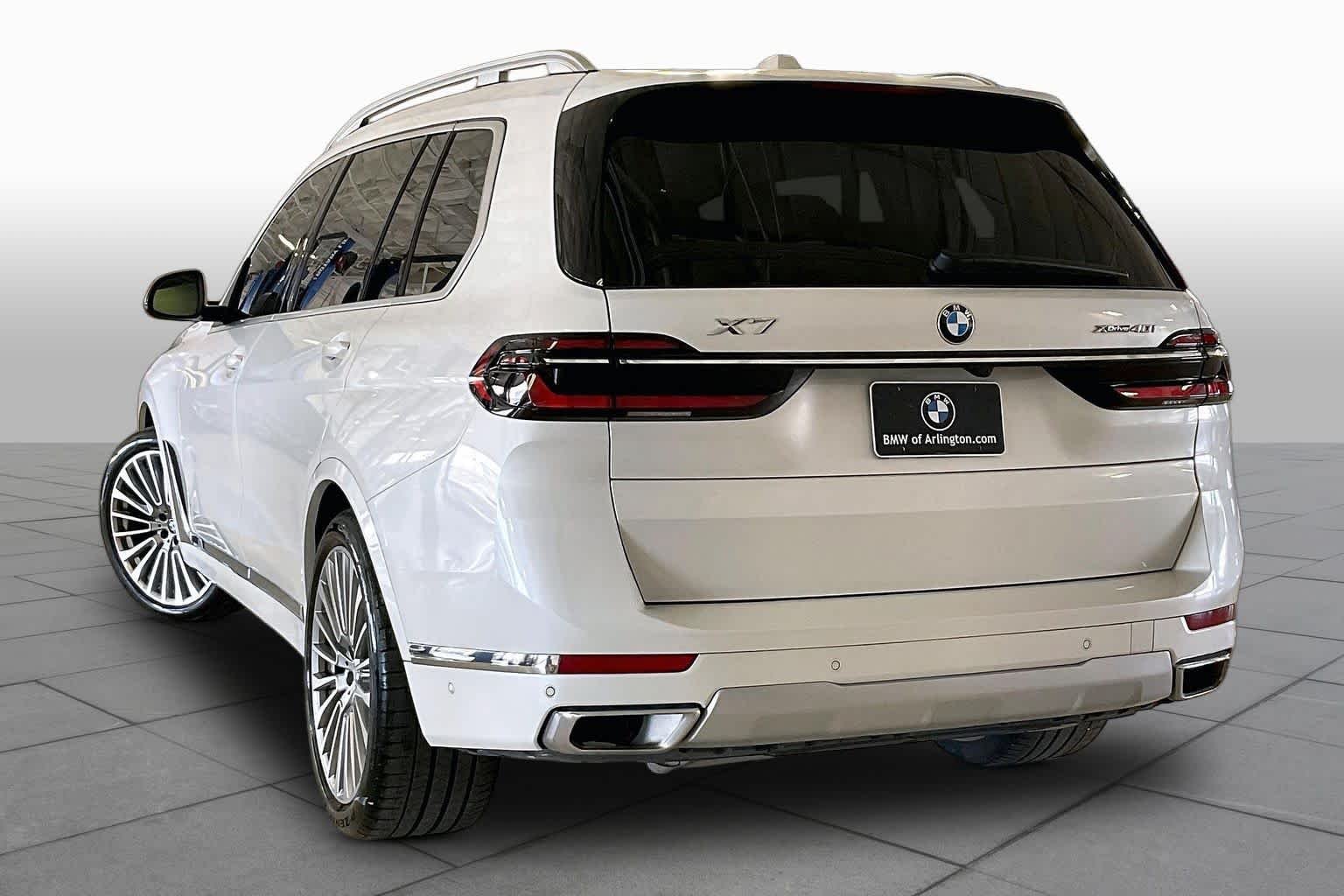 Used 2026 Mineral White Metallic BMW xDrive40i image 11