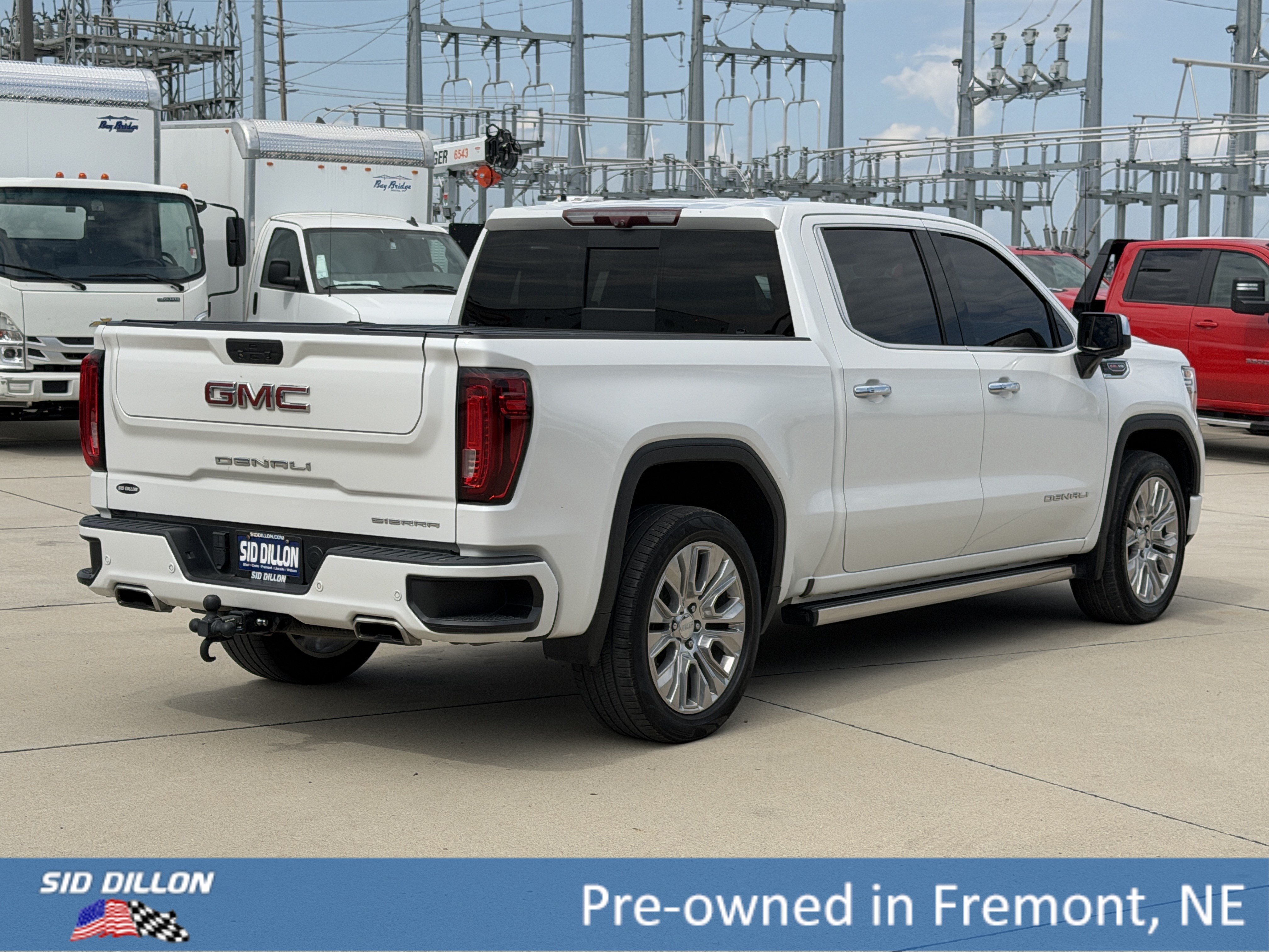 Used 2021 White Frost Tricoat GMC Denali image 4