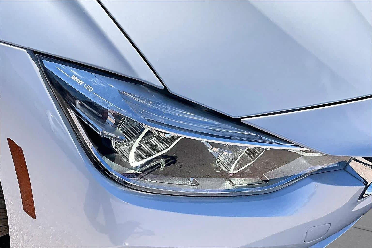 Used 2018 Mineral White Metallic BMW 320i xDrive image 24