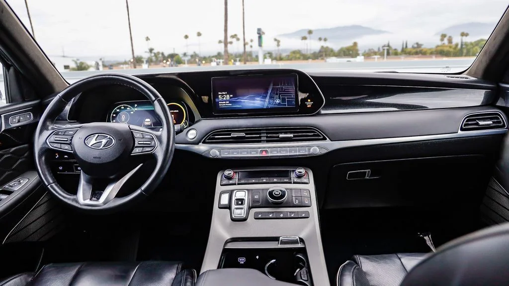 Used 2022 White Hyundai Calligraphy image 15