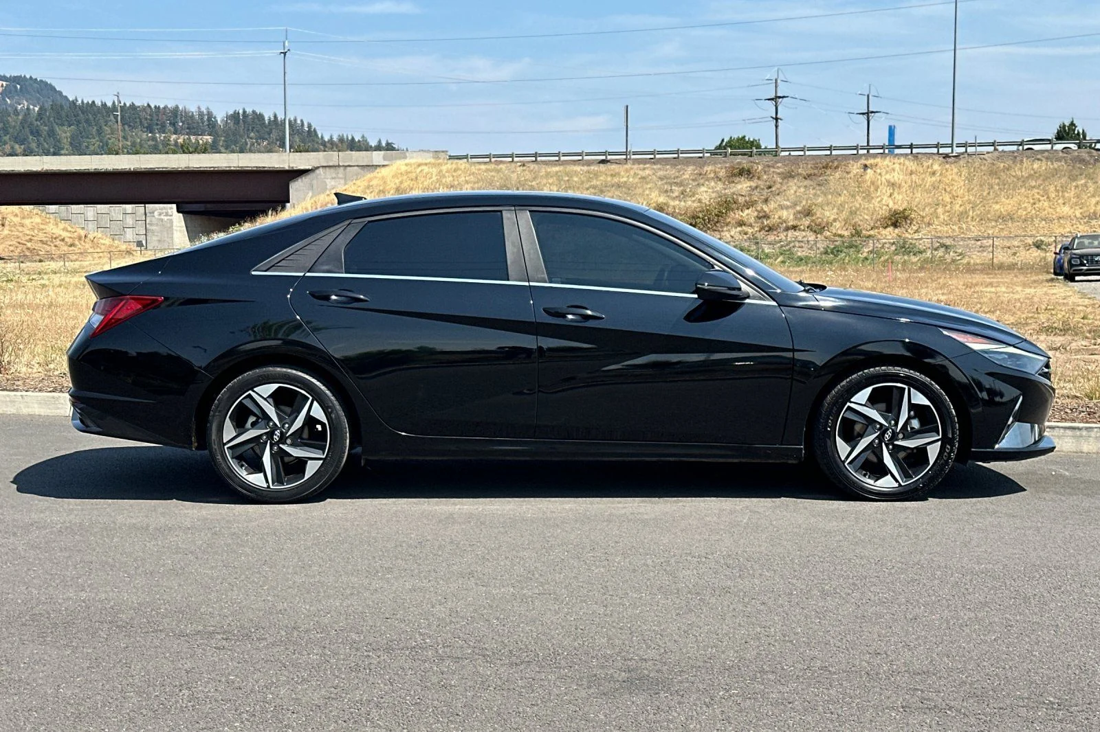 Used 2022 Black Hyundai Limited image 2