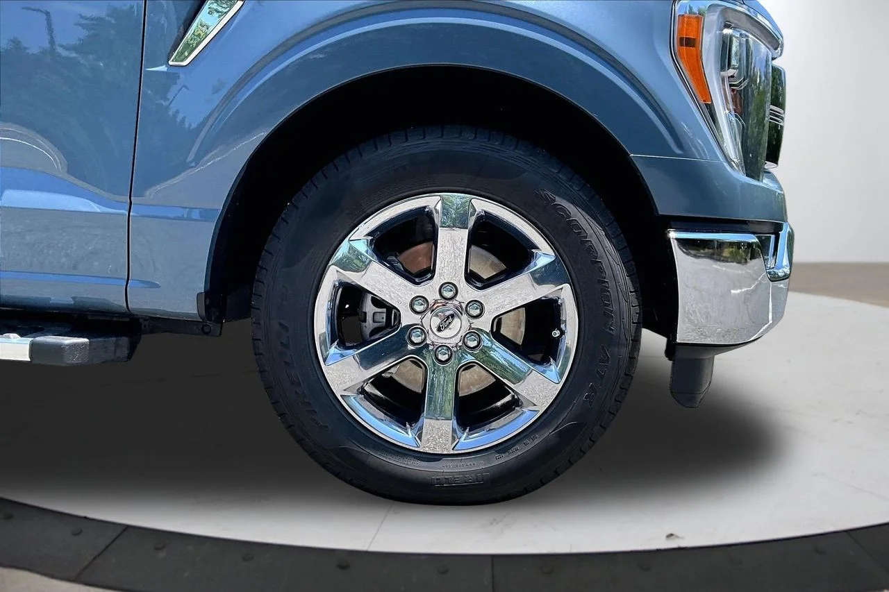 Certified Used 2023 Gray Ford Lariat image 34