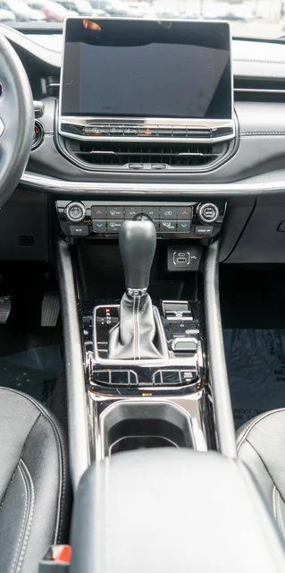 Used 2022 White Jeep Limited image 17