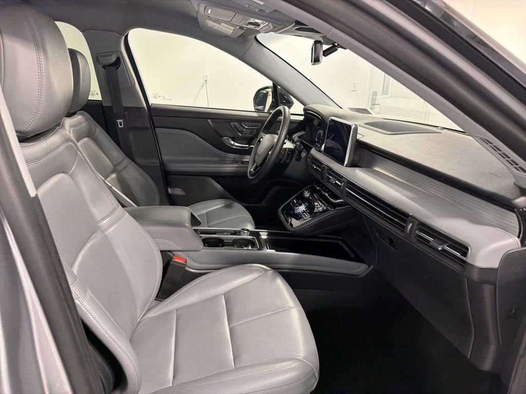 Used 2022 Silver Lincoln Standard image 24