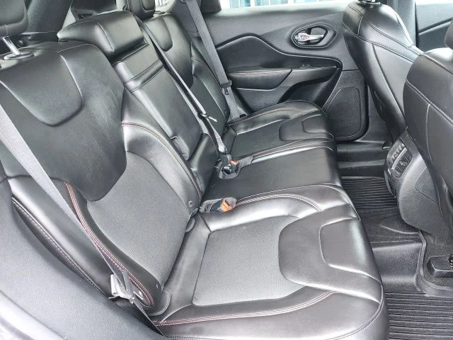 Used 2019 Crystal Metallic Jeep Trailhawk image 54