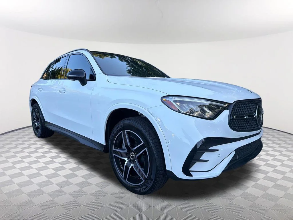 Used 2024  Mercedes-Benz GLC 300 image 3