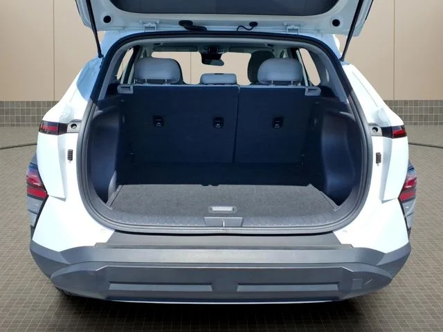 Used 2025 White Hyundai SEL image 11