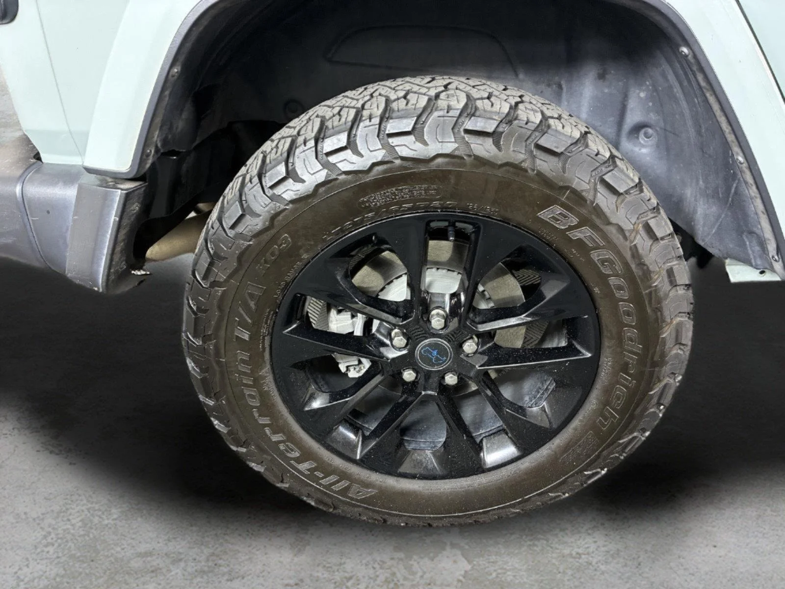 Used 2024 Earl Clearcoat Jeep Sahara image 16