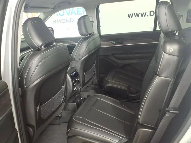 Used 2024 Silver Jeep Limited image 9
