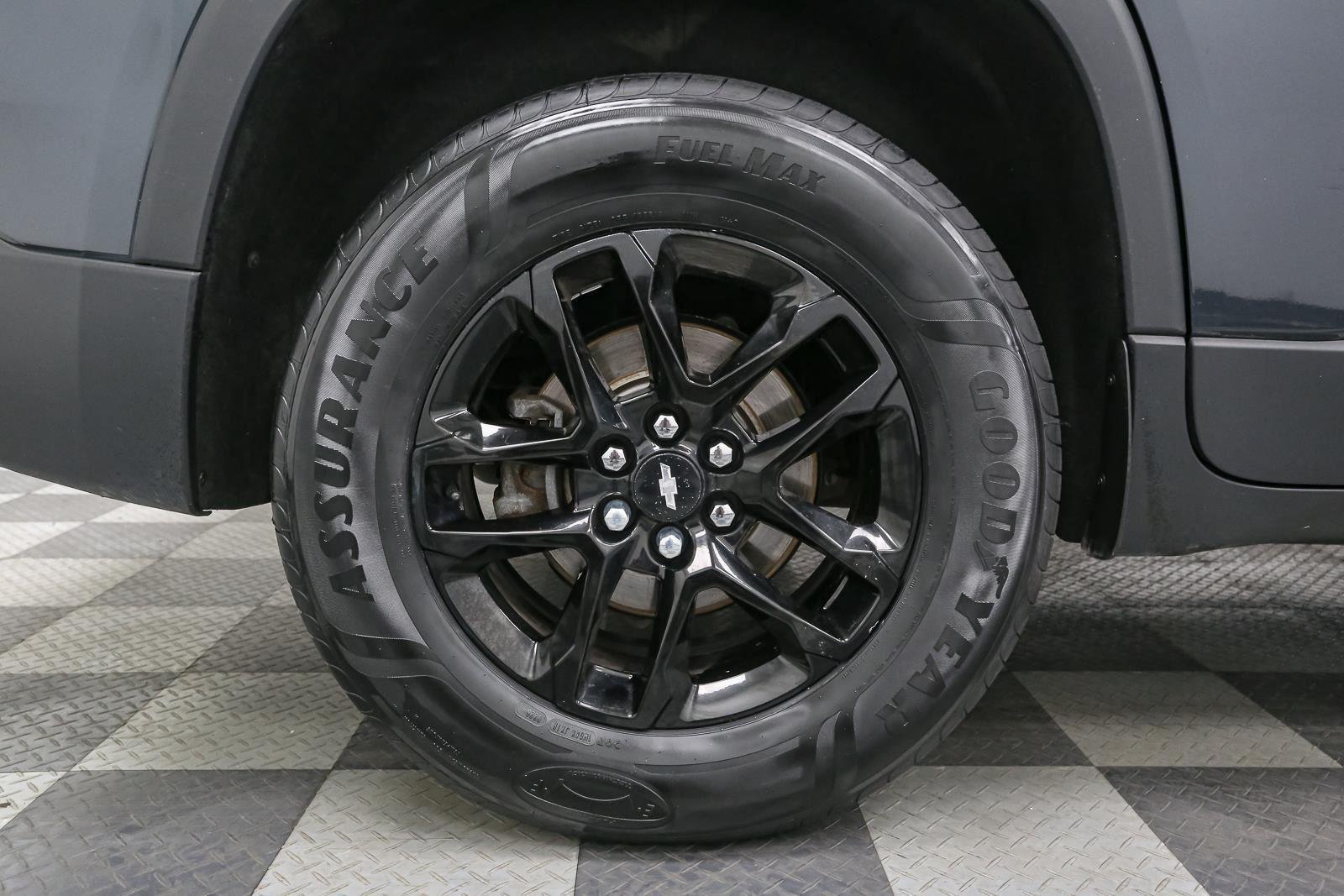 Used 2020 Graphite Metallic Chevrolet LT Cloth image 18