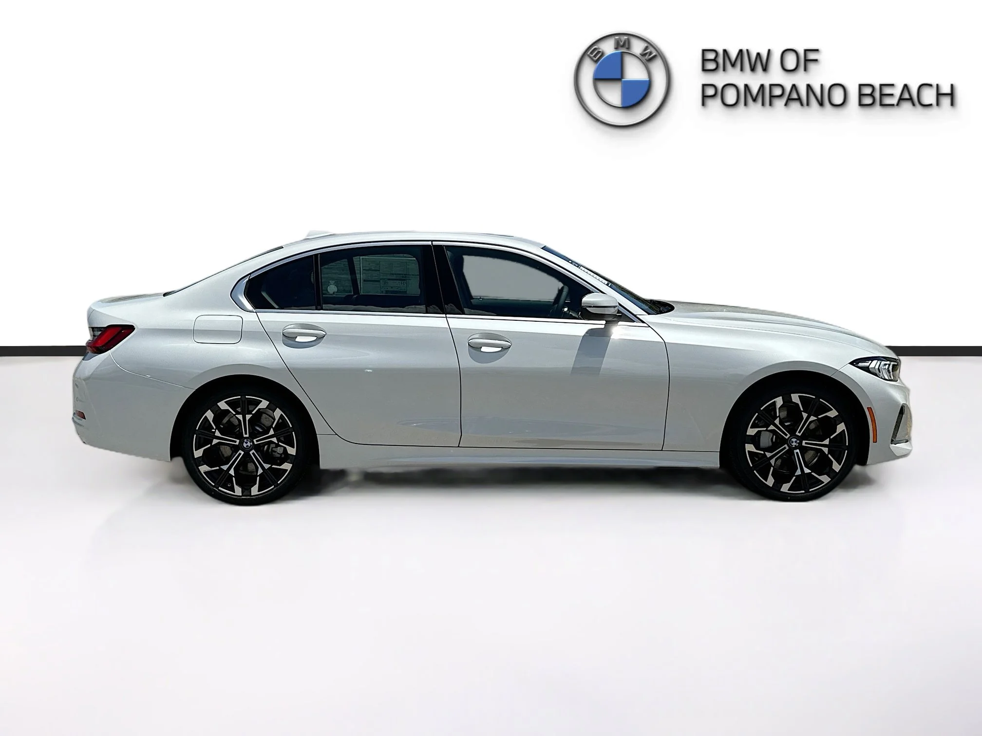 2025 BMW 3 Series 330i - Photo 8