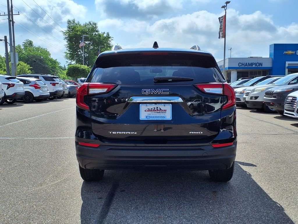 Used 2024 Black GMC SLE image 6