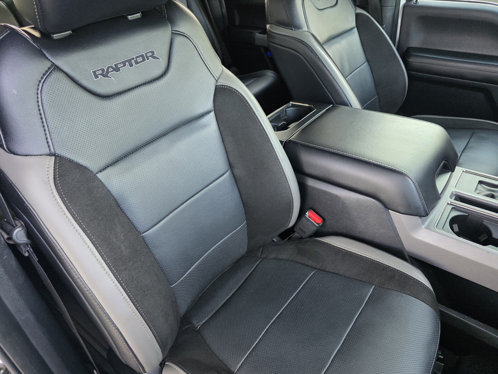Used 2017 Oxford White Ford Raptor image 28