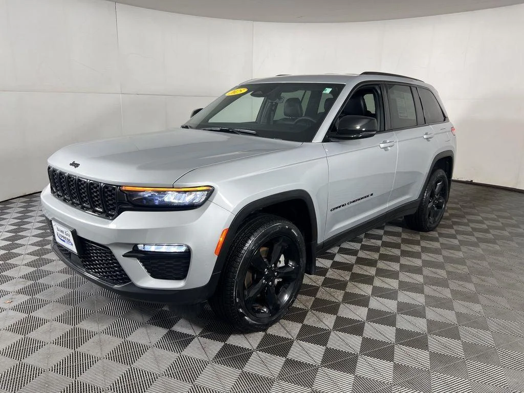 Used 2025 Silver Zynith Jeep Limited image 5