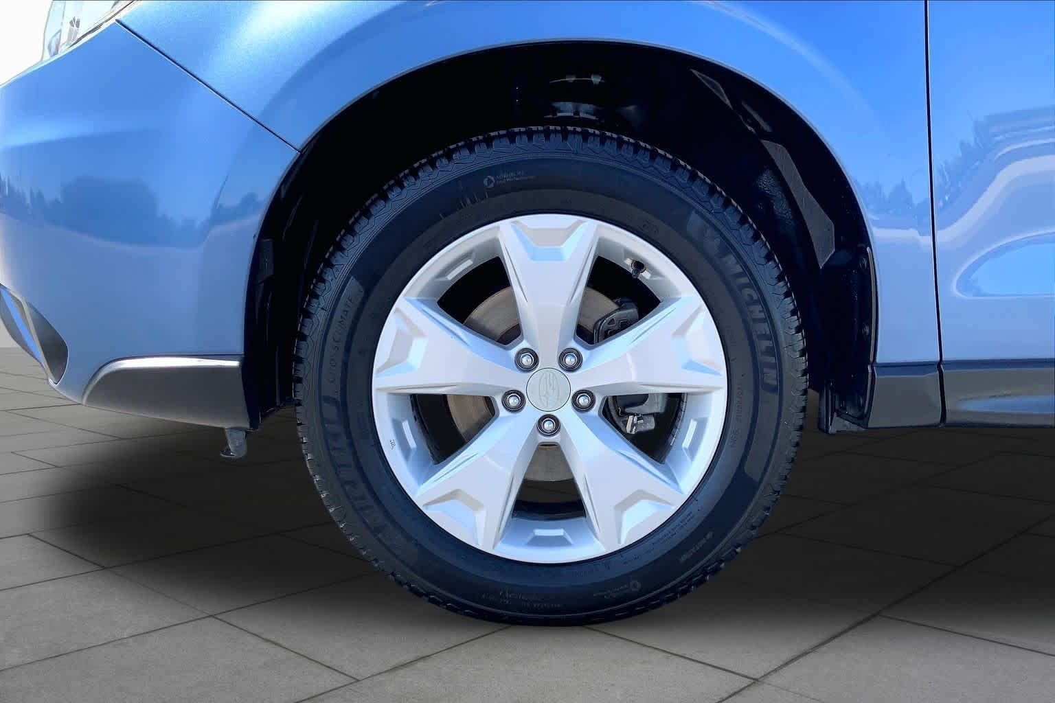 Used 2016 Quartz Blue Pearl Subaru 2.5i Premium image 10