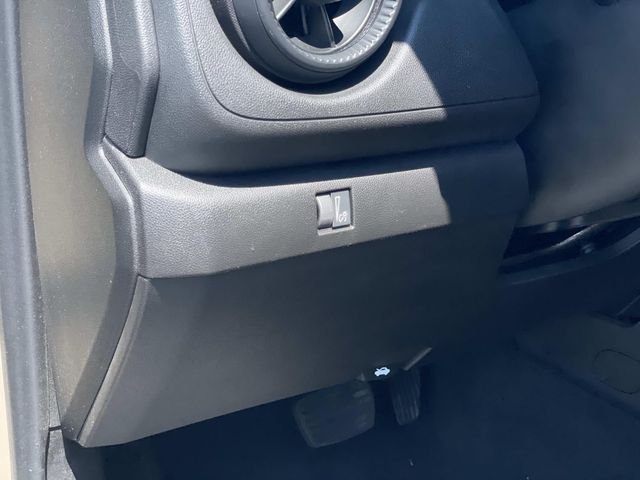 Used 2024  Chevrolet Work Truck image 17