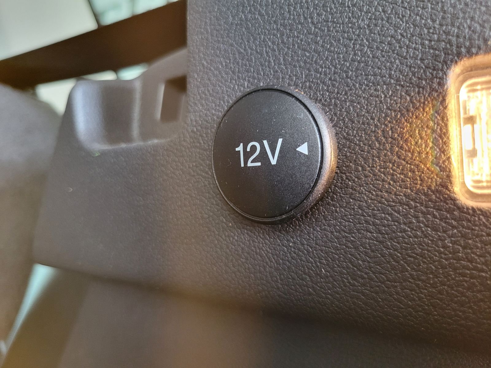 Used 2018 Blue Ford SE image 31