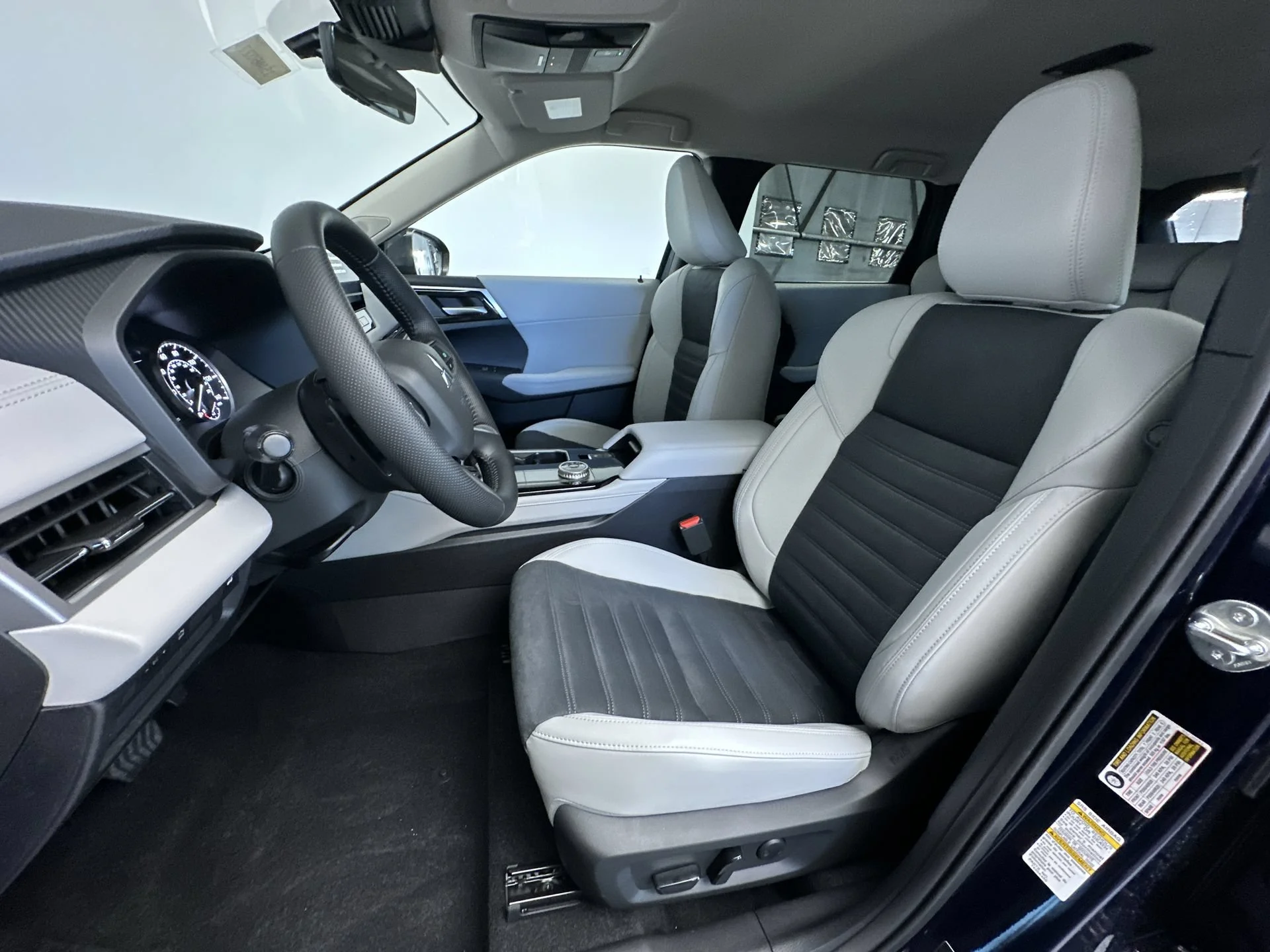 New 2026 Cosmic Blue Metallic Mitsubishi SE image 12