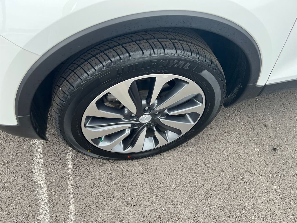 Used 2021 White Buick Preferred image 9