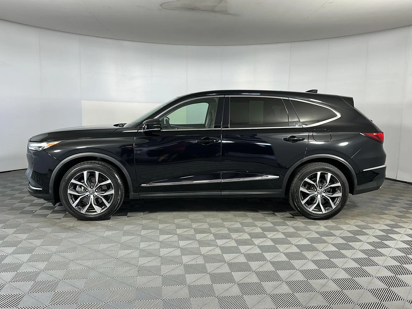 Used 2022 Majestic Black Pearl Acura SH-AWD w/Tech image 6