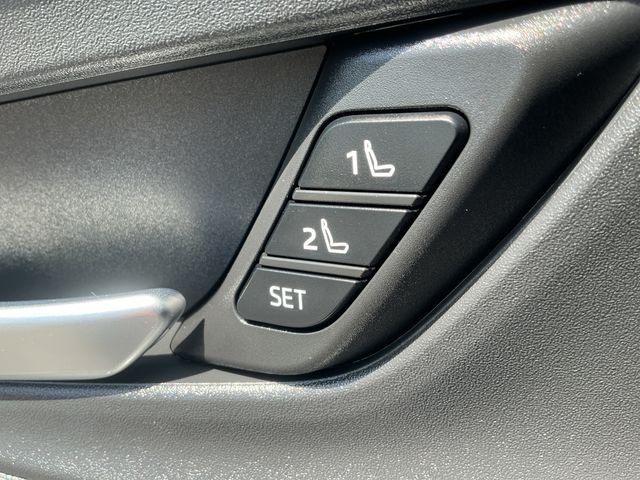 Used 2024  Toyota XSE Premium image 31