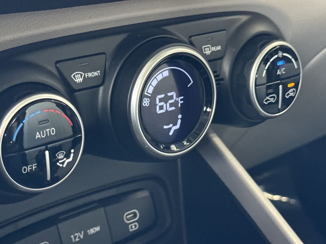 2025 Hyundai Venue SEL - Photo 20