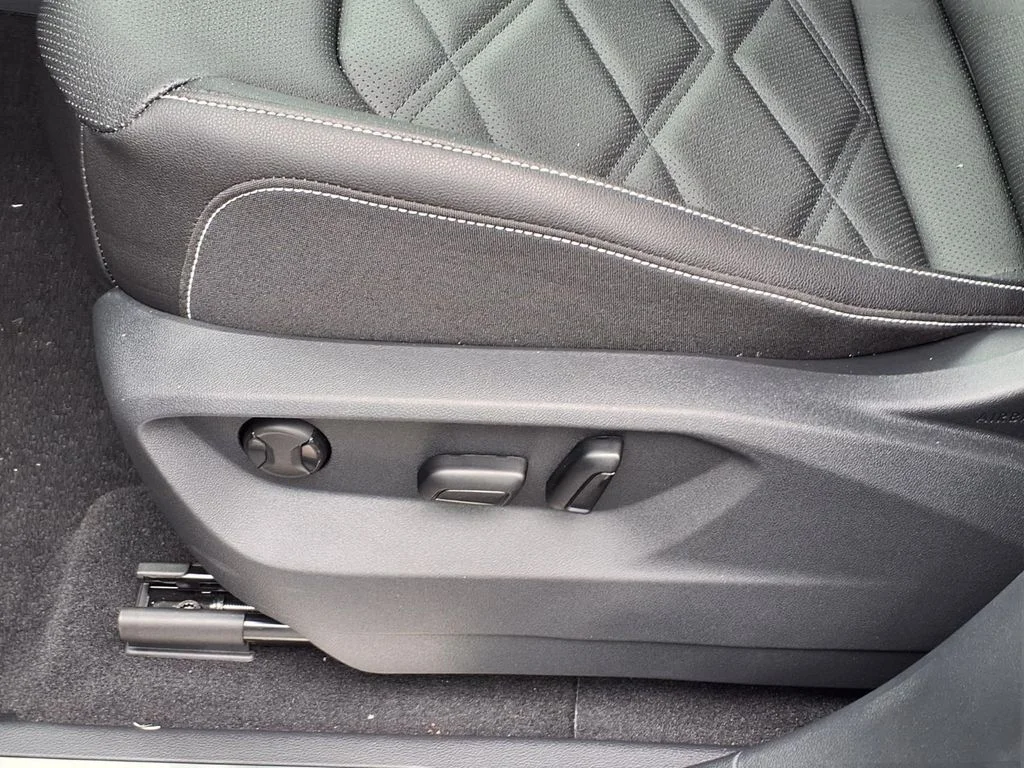 New 2026 Pure Gray Volkswagen 2.0T SE w/Technology image 13