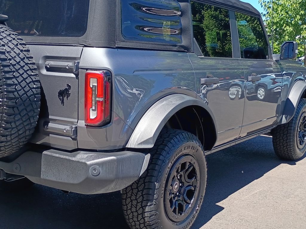 Used 2022 Gray Metallic Ford Wildtrak image 2