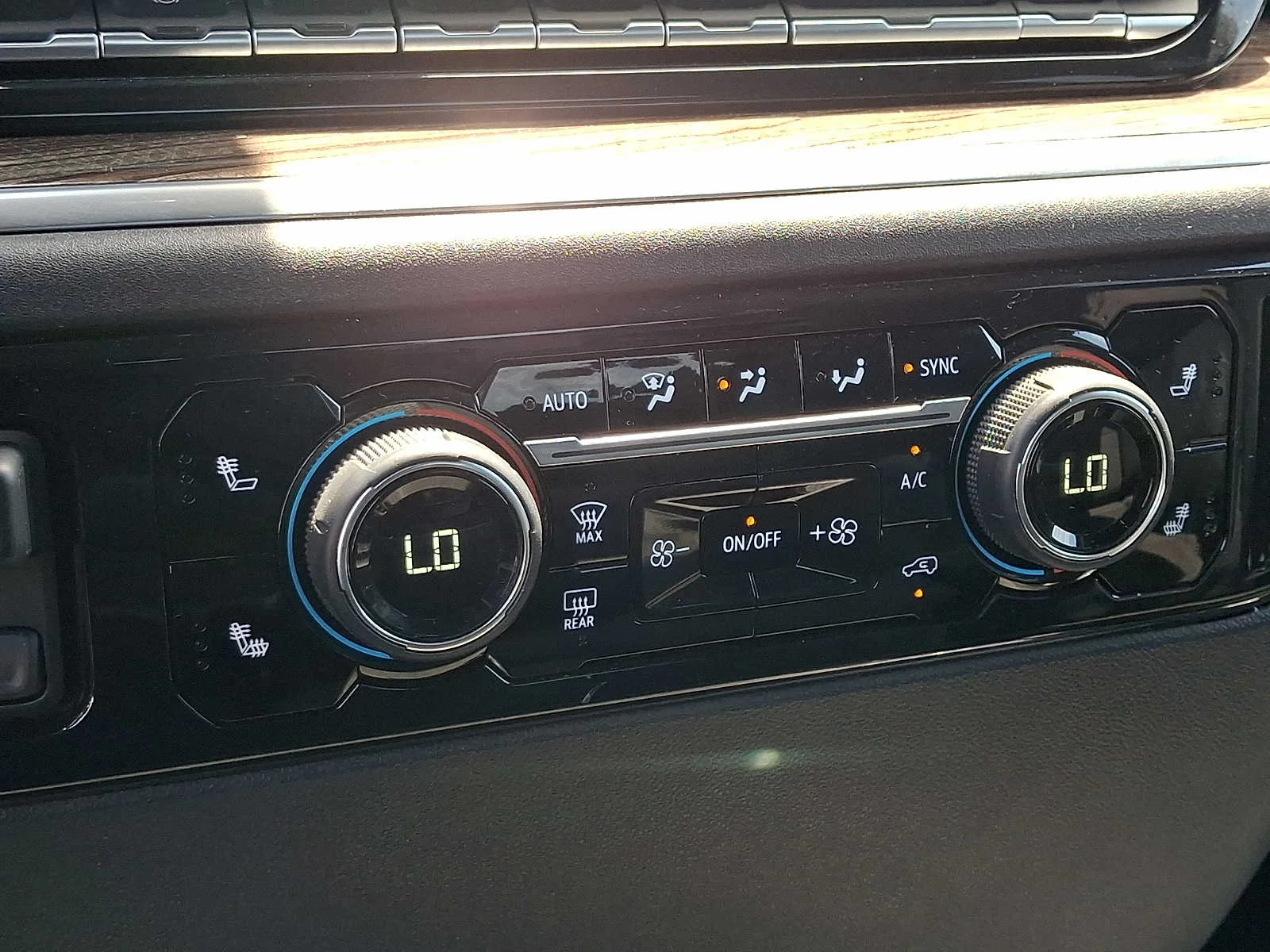 Used 2025 Summit White Chevrolet LT image 15