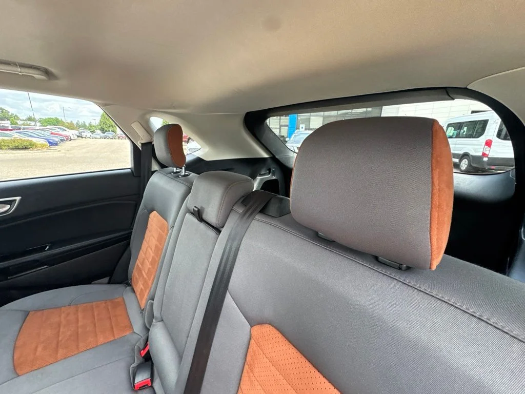 Used 2018 Shadow Black Ford SEL image 23