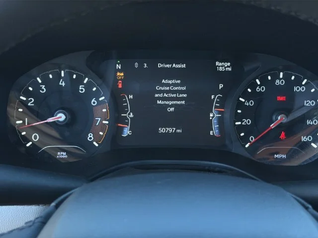 Used 2024  Jeep Limited image 22