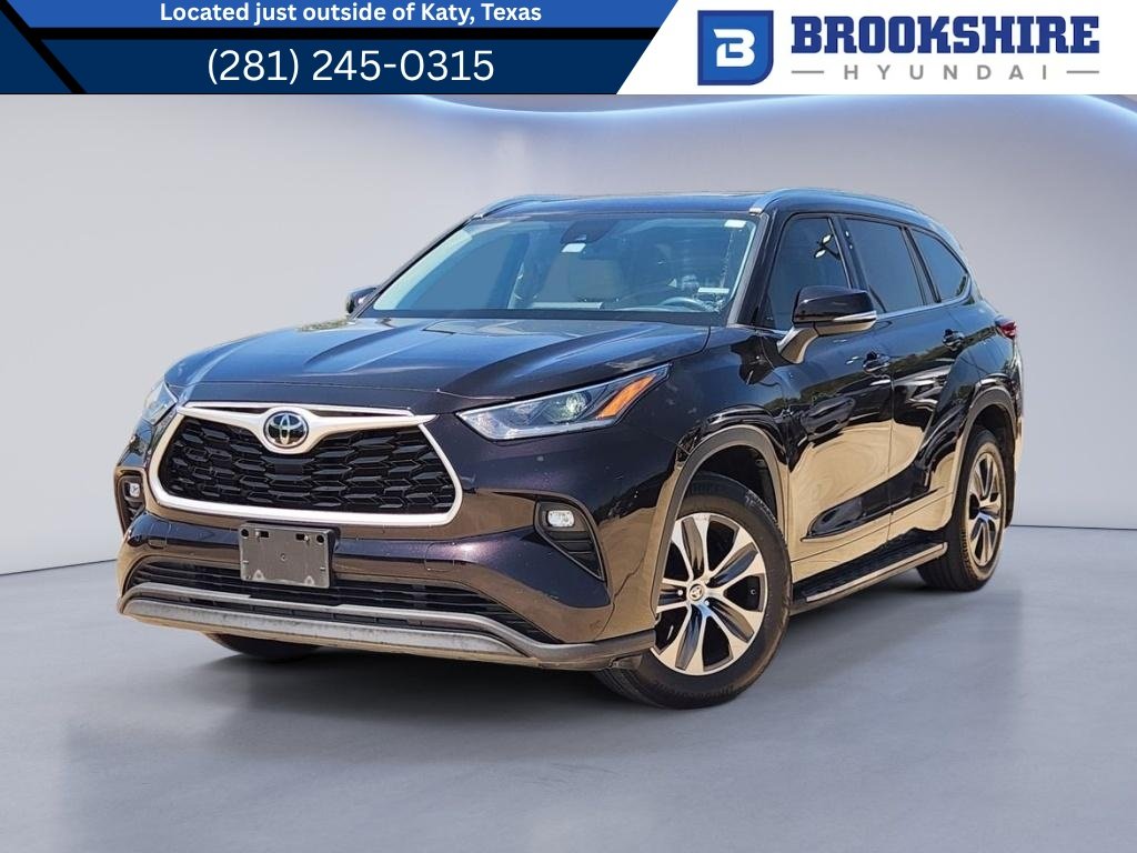 Used 2021 Opulent Amber Toyota XLE image 1