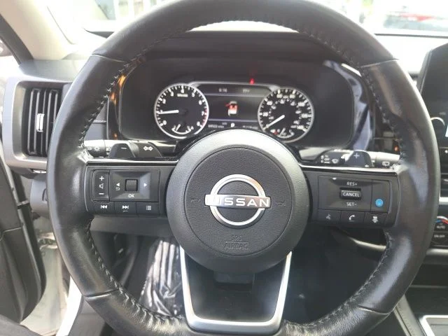 Used 2023 White Nissan SL image 21