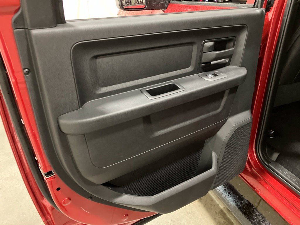 New 2026 Molten Red Pearl-Coat Exterior Paint RAM Tradesman image 14