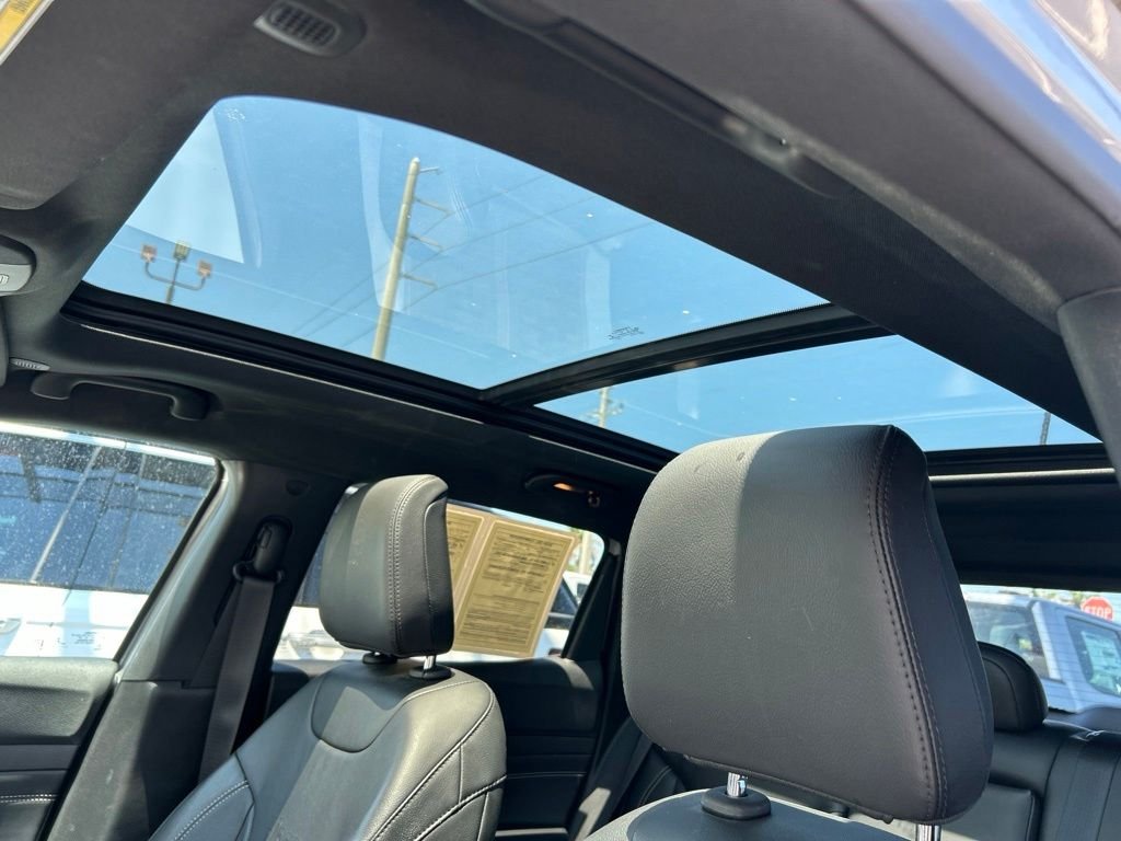 Used 2022 Silver Jeep Limited image 20