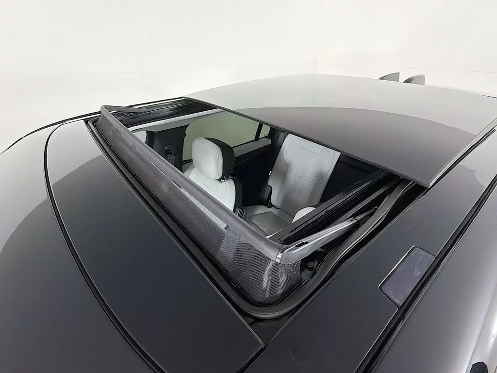 Used 2023 Gray Land Rover SE Dynamic image 22