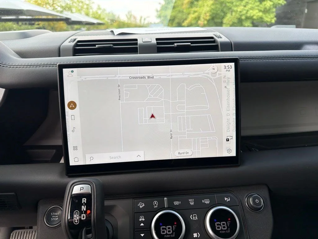 Used 2025 Fuji White Land Rover X-Dynamic SE image 14