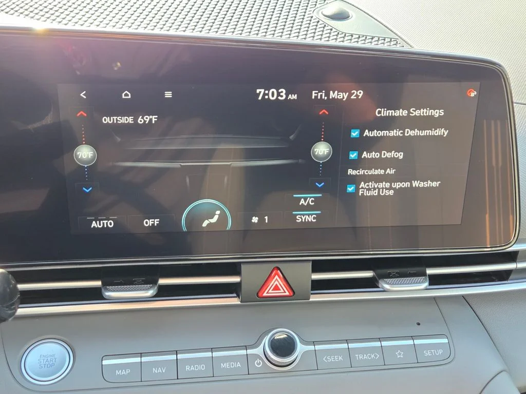 Used 2025 Red Hyundai SEL Convenience image 31